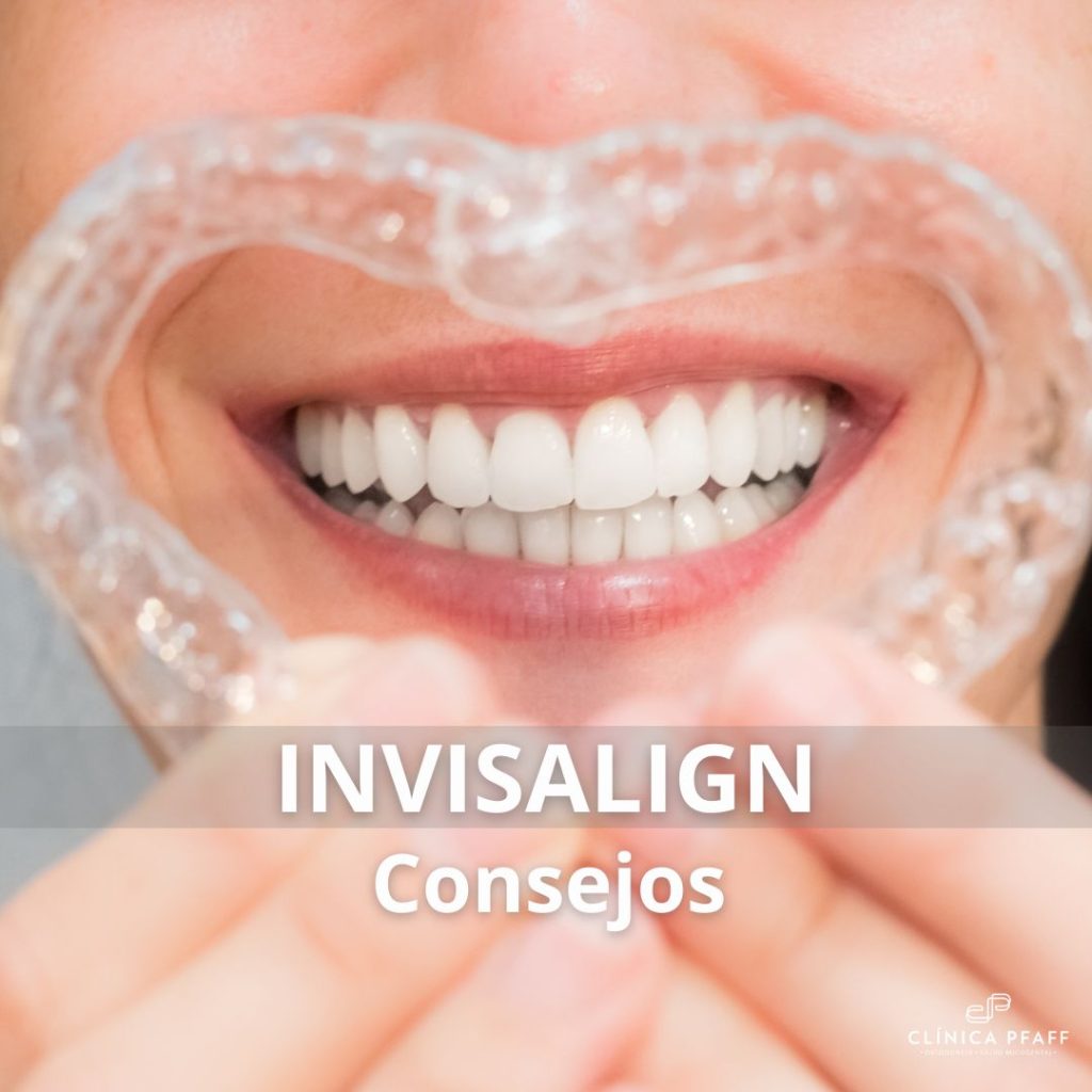 Sonrisa con alineadores Invisalign transparentes