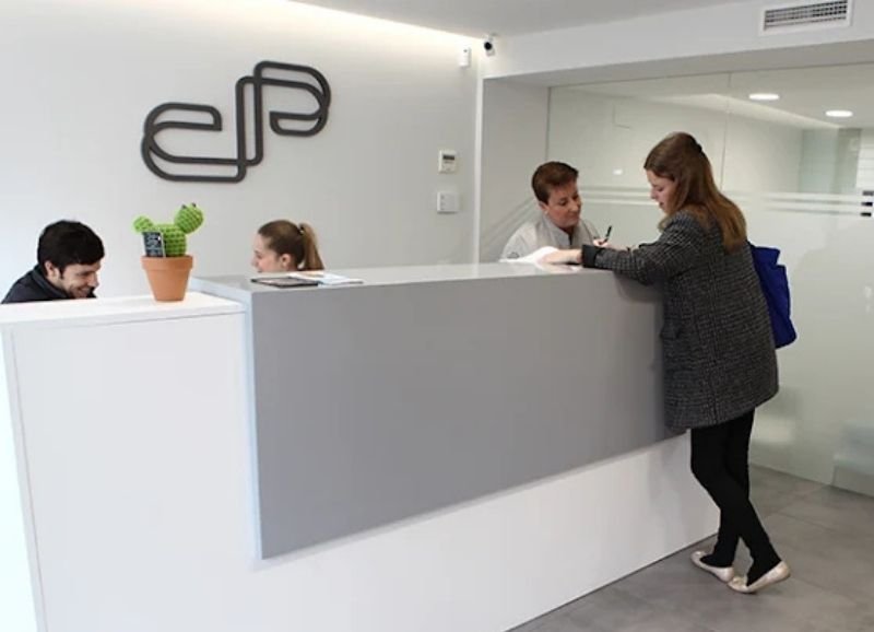 Recepción dentista en Sarrià, clínica Pfaff